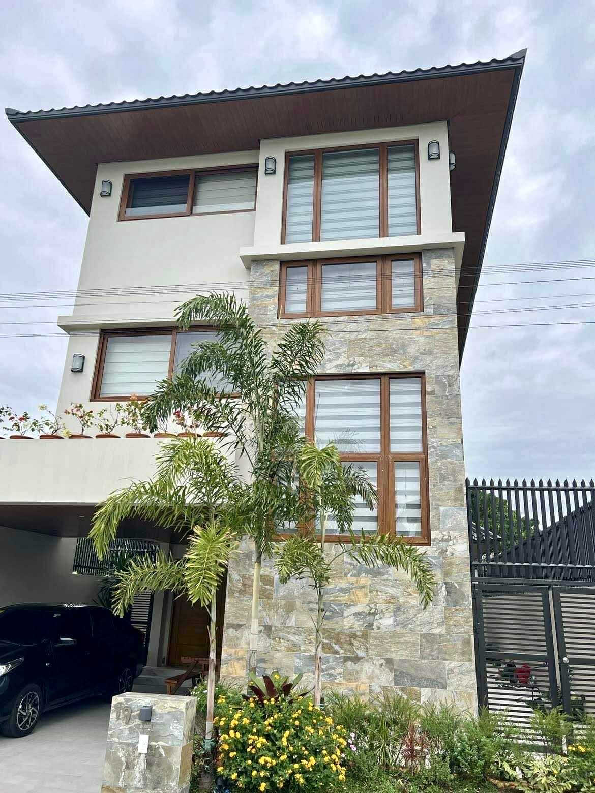 Crown Royale Slide 4