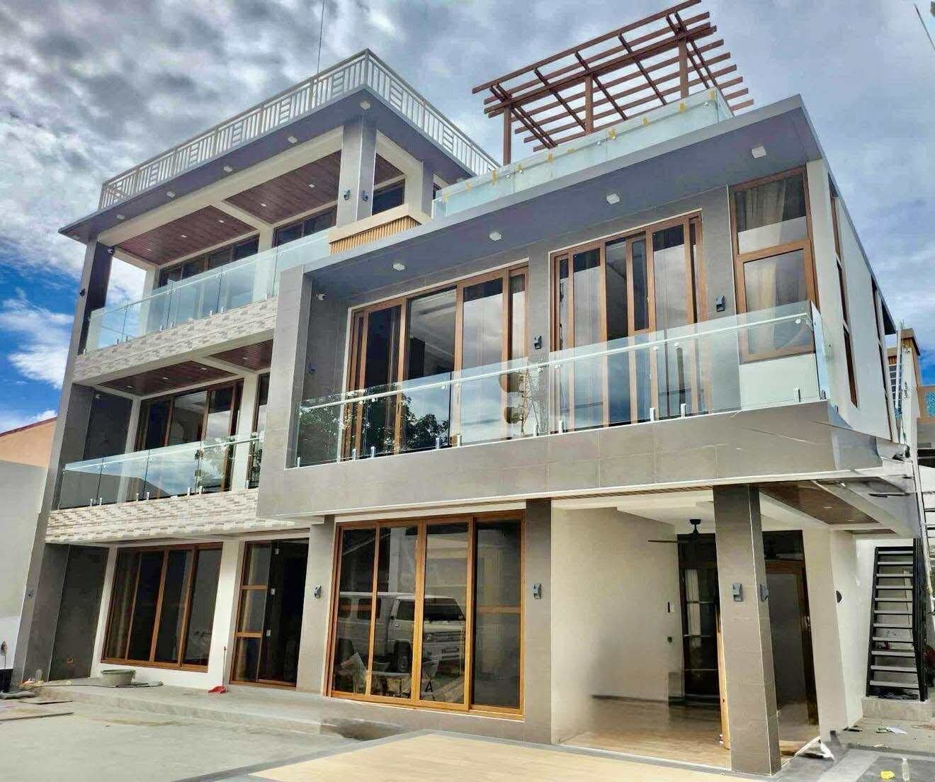 Crown Royale Slide 5